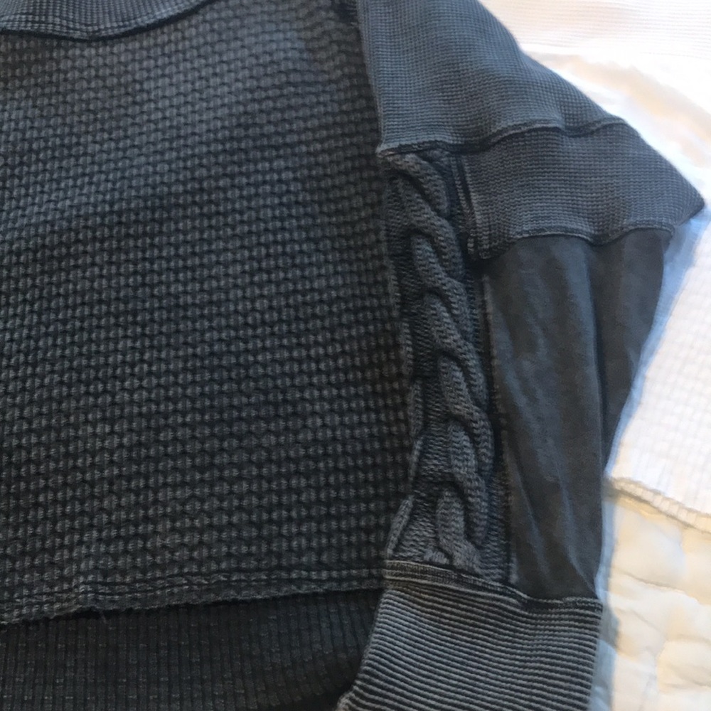 Tops - Picture 4 of 7